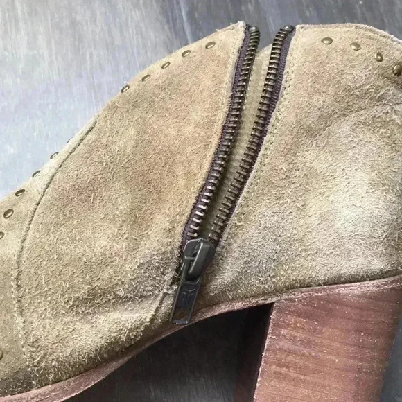 Frye Nora Suede Studded Heel Ankle Bootie Size 7.5 - Picture 11 of 11